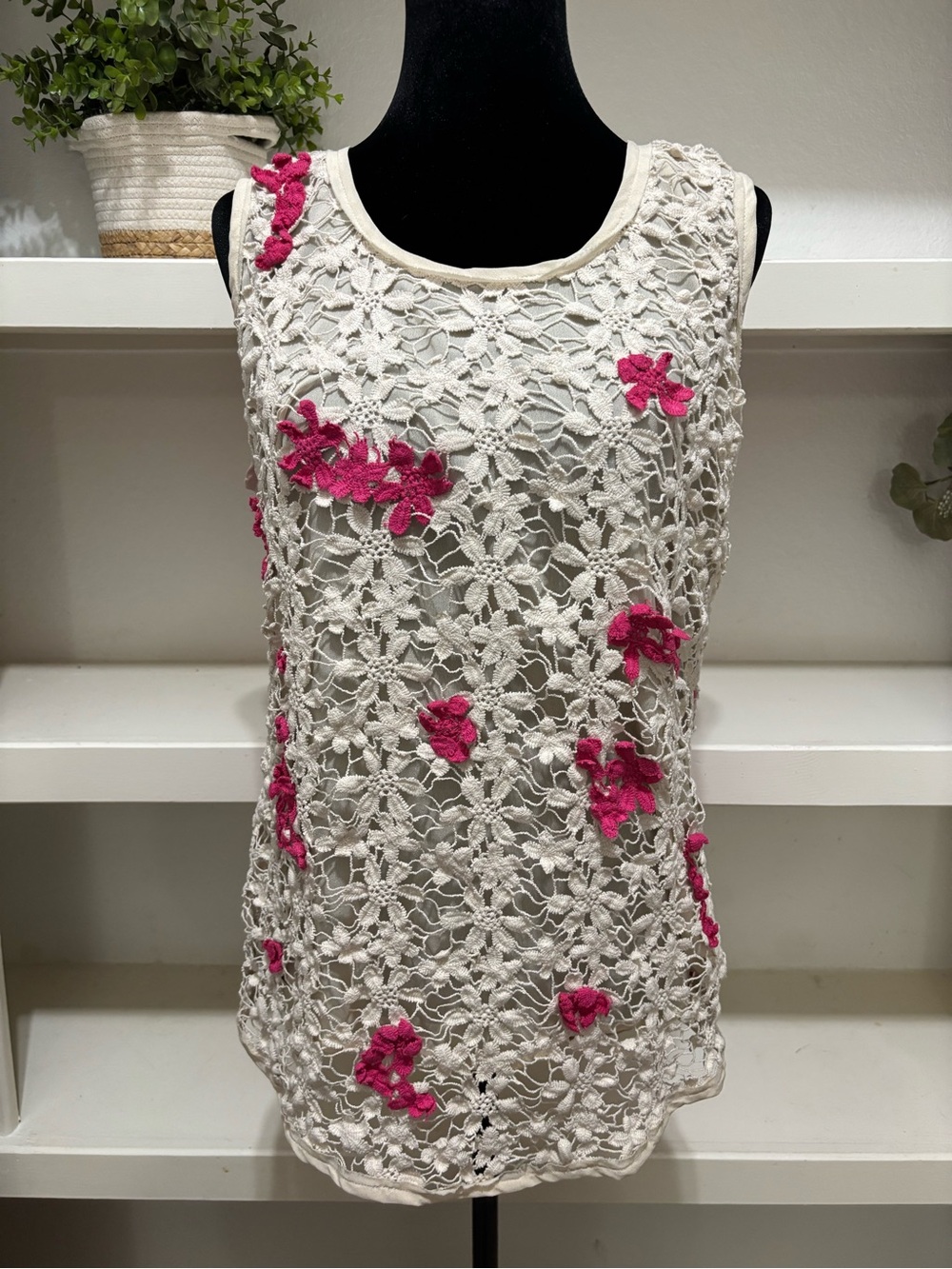 Source Unknown Cream Crochet Lace Tank with Hot Pink Floral Appliqués
